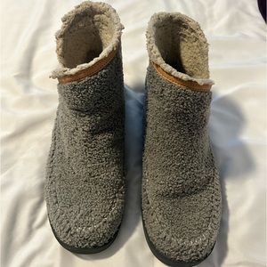 Ladies Sanuk slipper boots